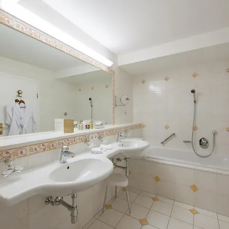 Alpina Deluxe Otel 4*