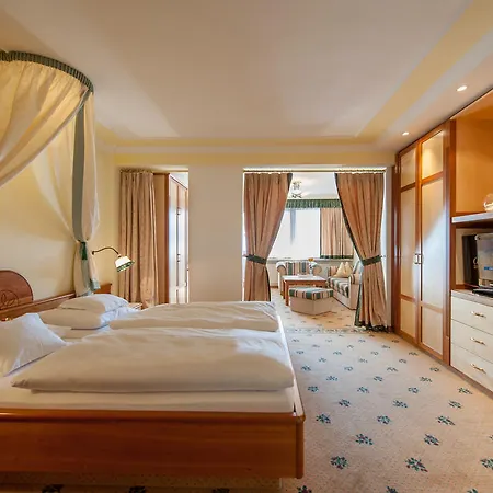 Alpina Deluxe Hotel